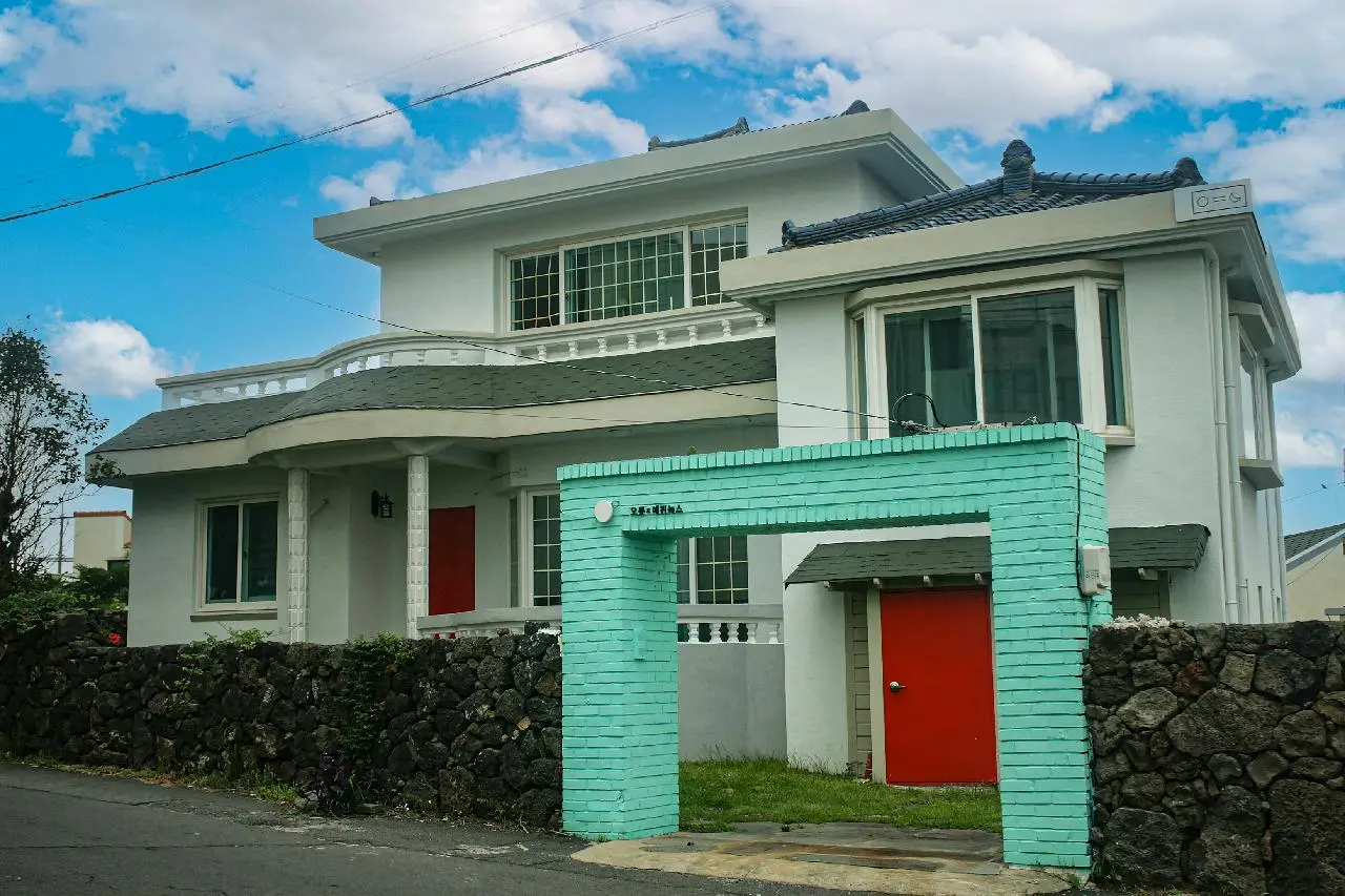 오롯 바이 에퀴녹스 - 이미지 1